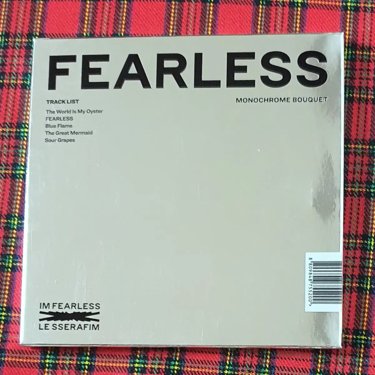 르세라핌 FEARLESS 모노크롬 부케 버전